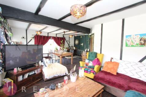 Lounge/Dining Area