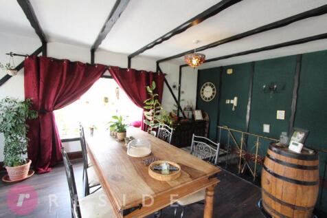 Lounge/Dining Area