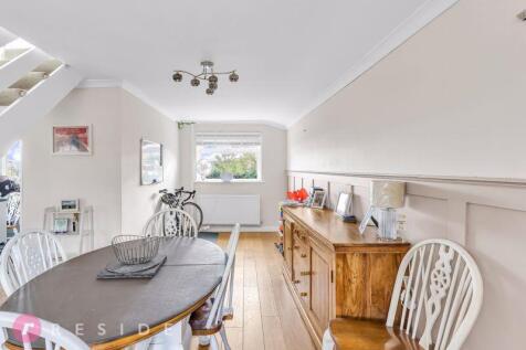 Dining Room / Second Lounge