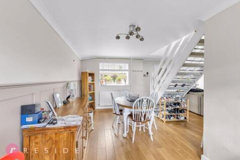 Dining Room / Second Lounge