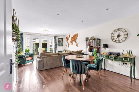 Dining Area / Lounge 