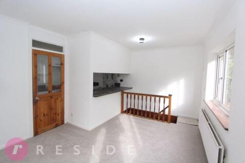 Lounge / Dining Area