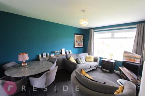 Lounge / Dining Area