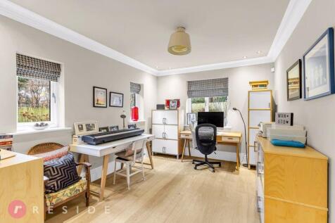 Home Office / Second Lounge