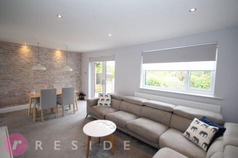 Lounge / Dining Area