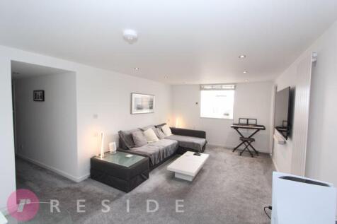 Lounge / Dining Area