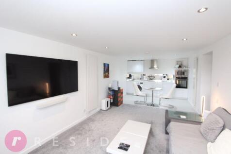 Lounge / Dining Area