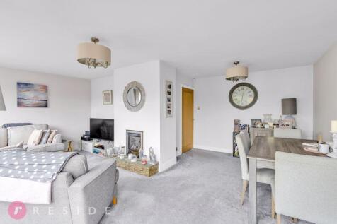 Lounge/Dining Area