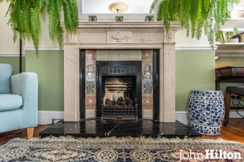Roundhill Crescent-29.jpg