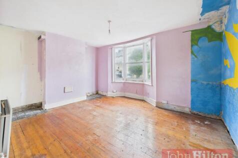 PR0526-STILL006.jpg