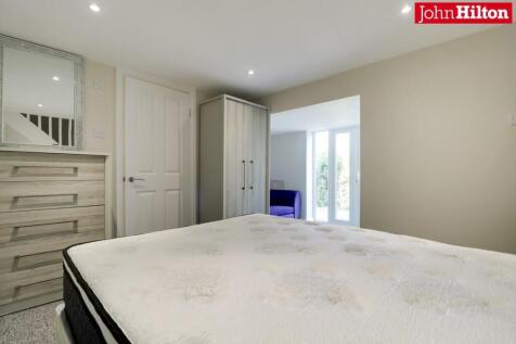 1044. Downstairs bedroom.jpg