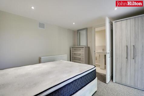 1044. Front Bedroom (2).jpg