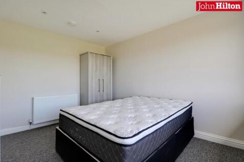 1044. Rear Bedroom (2).jpg