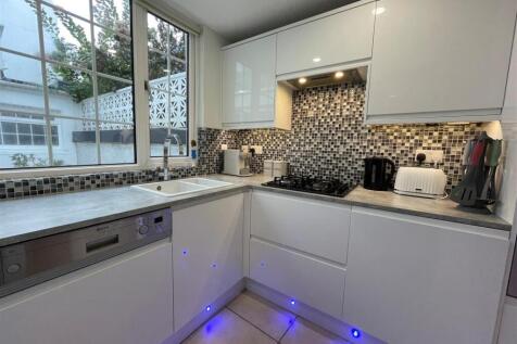 Kitchen 2.jpg