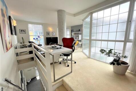 IMG_7342 - Living Room.jpg