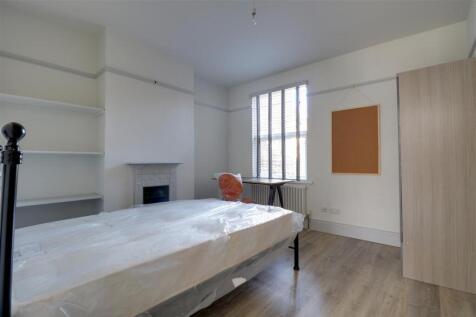 Bedroom (3) (Medium).jpg