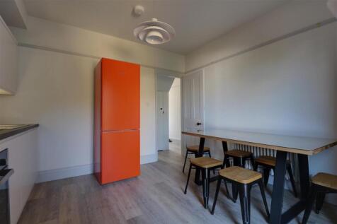 Kitchen (Medium).jpg