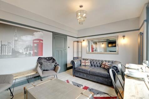 High Street, Lounge 4.jpg