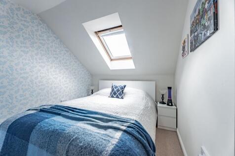 L Shaped Bedroom