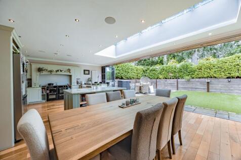Kitchen/Dining Area