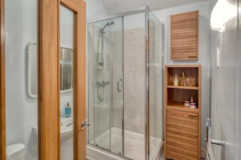 Principal Bathroom