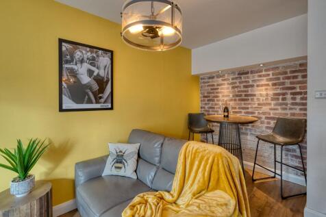 Lounge/Bedroom Three
