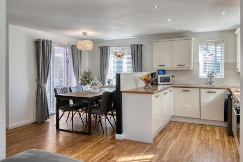 Kitchen/Dining Area