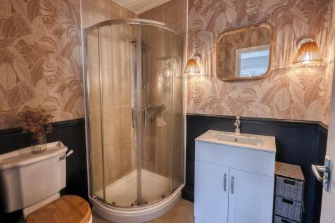 Downstairs wc &amp; Shower Room