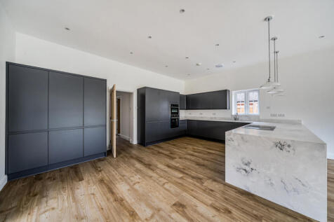 1376851-7-690e116...