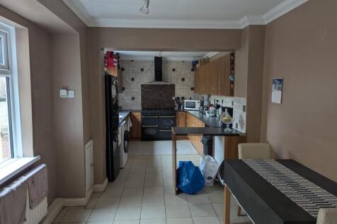 Kitchen / Dining