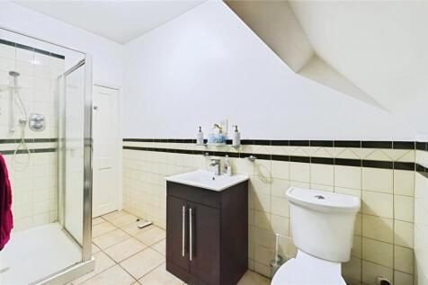 Family Bathroom 2