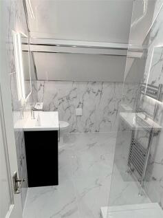 Family Bathroom 2