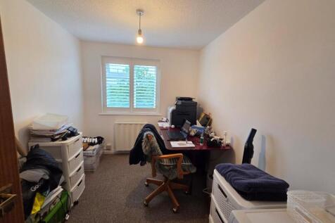 Bedroom 2/Study