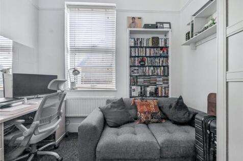 Bedroom 2/Study