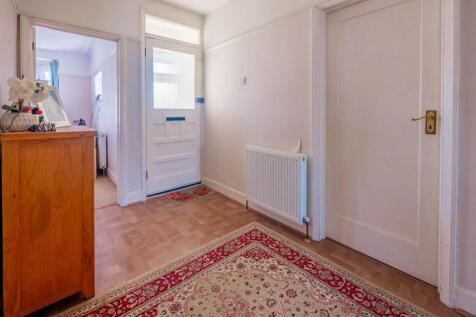 SPACIOUS ENTRANCE HALL