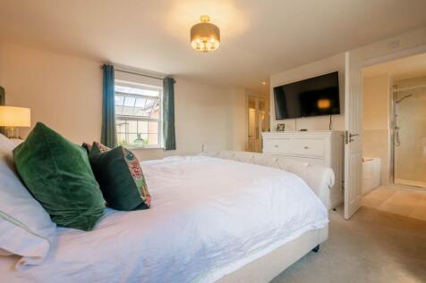 Main Bedroom 1