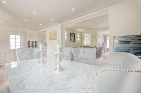 Breakfast/Dining Room