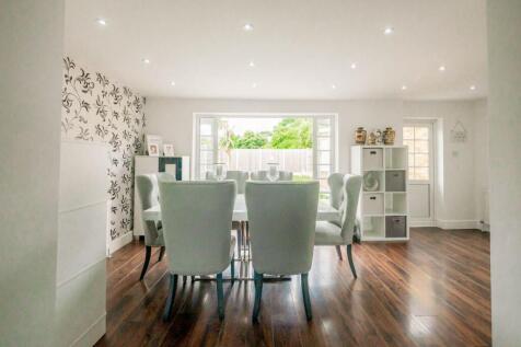 Breakfast/Dining Area