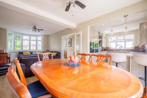Lounge/dining