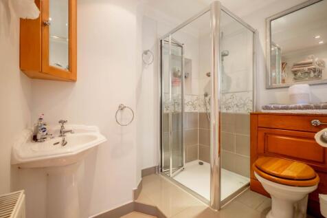 Ensuite to Bedroom 1