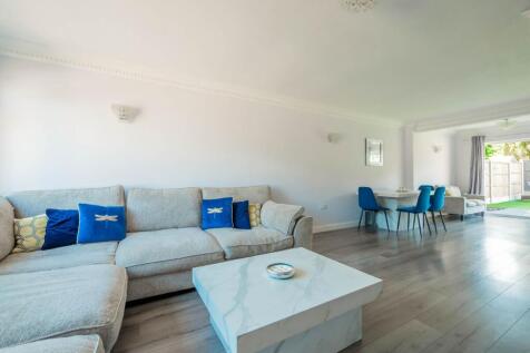 Living Room/Dining Room