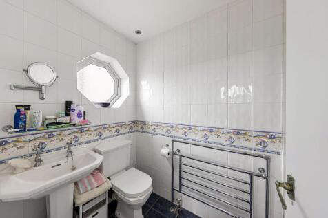 En-Suite to Bed 1