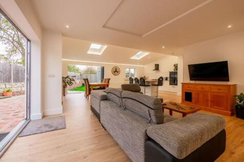 Lounge/Dining/Kitchen b