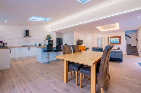 Lounge/Kitchen/Dining f