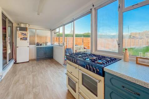 KITCHEN/ BREAKFAST ROOM