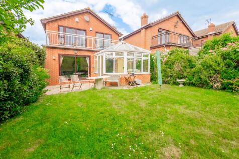 Rear Garden Irregular shaped approx 85&#39; (25.91m)