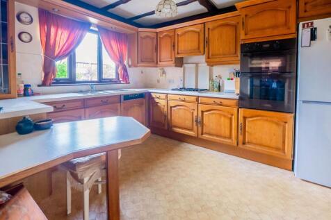 Fitted Kitchen/Breakfast Room