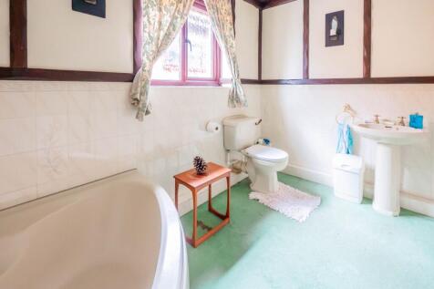 Spacious Family Bathroom