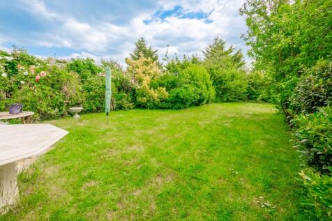 Rear Garden Irregular shaped approx 85&#39; (25.91m)