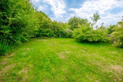 Rear Garden Irregular shaped approx 85&#39; (25.91m)